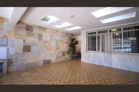 Casa à venda com 200m², 4 quartos e 2 vagas