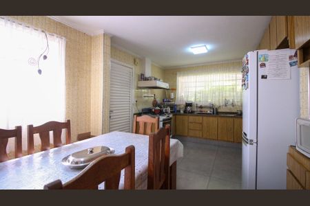Casa à venda com 200m², 4 quartos e 2 vagas