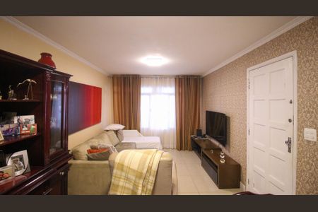 Casa à venda com 200m², 4 quartos e 2 vagas Casa à venda com 200m², 4 quartos e 2 vagasSala