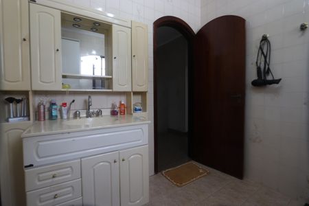 Casa à venda com 250m², 4 quartos e 4 vagasBanheiro Social