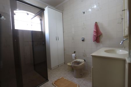Casa à venda com 250m², 4 quartos e 4 vagasBanheiro Social