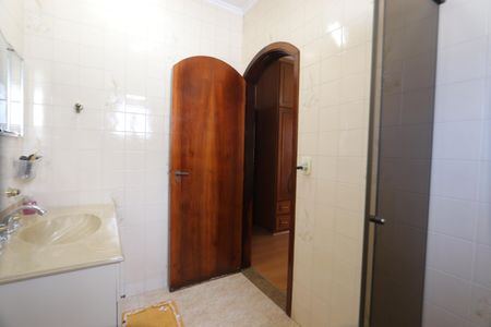 Casa à venda com 250m², 4 quartos e 4 vagasBanheiro da Suíte 2