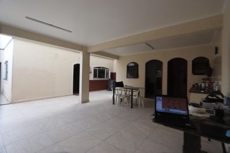 Casa à venda com 250m², 4 quartos e 4 vagasLazer