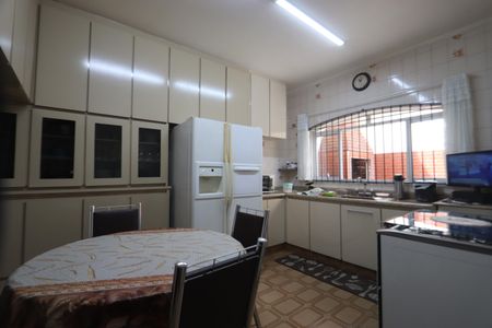 Casa à venda com 250m², 4 quartos e 4 vagasCozinha