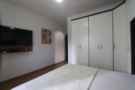 Casa à venda com 250m², 4 quartos e 4 vagasSuíte 1