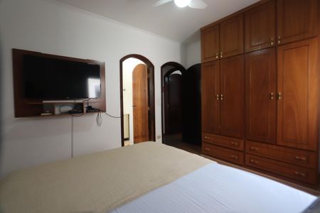 Casa à venda com 250m², 4 quartos e 4 vagasSuíte 2