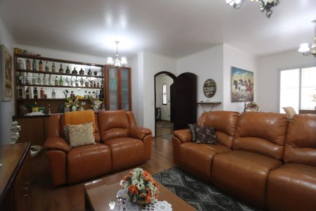Casa à venda com 250m², 4 quartos e 4 vagasSala