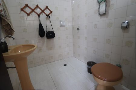 Casa à venda com 250m², 4 quartos e 4 vagasBanheiro de Serviço