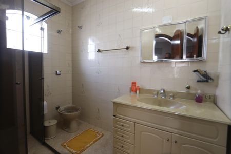 Casa à venda com 250m², 4 quartos e 4 vagasBanheiro da Suíte 2