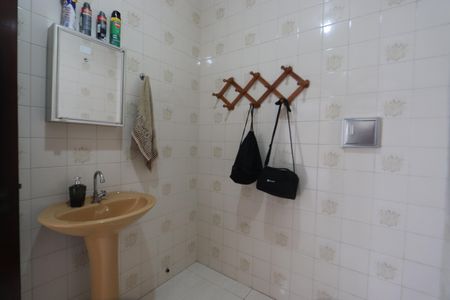 Casa à venda com 250m², 4 quartos e 4 vagasBanheiro de Serviço