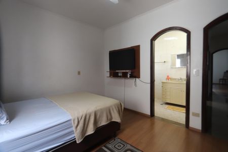 Casa à venda com 250m², 4 quartos e 4 vagasSuíte 2