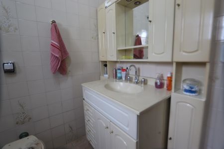 Casa à venda com 250m², 4 quartos e 4 vagasBanheiro Social