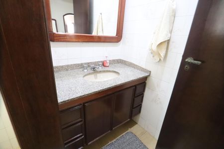 Casa à venda com 250m², 4 quartos e 4 vagasLavabo