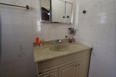 Casa à venda com 250m², 4 quartos e 4 vagasBanheiro da Suíte 2