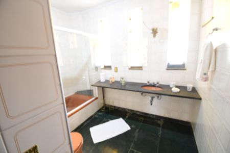 Casa para alugar com 290m², 5 quartos e 4 vagasBanheiro Suíte