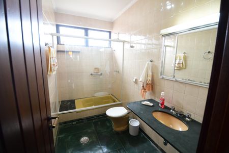 Casa para alugar com 290m², 5 quartos e 4 vagasBanheiro 1