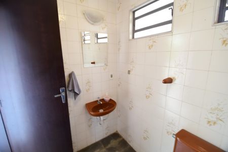 Casa para alugar com 290m², 5 quartos e 4 vagasBanheiro de serviço