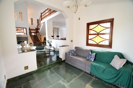 Casa para alugar com 290m², 5 quartos e 4 vagasSala