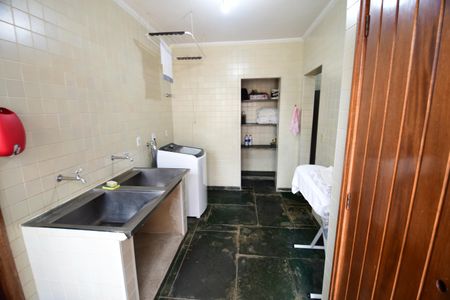 Casa para alugar com 290m², 5 quartos e 4 vagasÁrea de Serviço