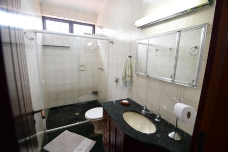 Casa para alugar com 290m², 5 quartos e 4 vagasBanheiro 2