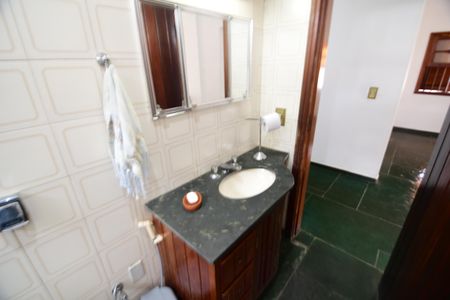 Casa para alugar com 290m², 5 quartos e 4 vagasBanheiro 2