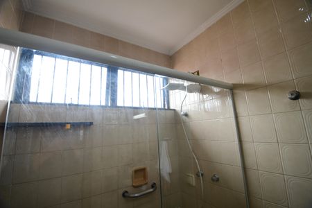 Casa para alugar com 290m², 5 quartos e 4 vagasBanheiro 1