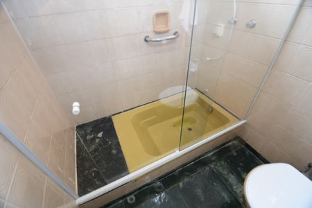 Casa para alugar com 290m², 5 quartos e 4 vagasBanheiro 1