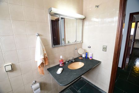 Casa para alugar com 290m², 5 quartos e 4 vagasBanheiro 1