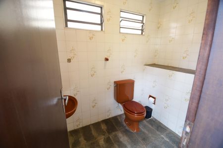 Casa para alugar com 290m², 5 quartos e 4 vagasBanheiro de serviço