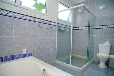 Casa para alugar com 360m², 4 quartos e 3 vagas Casa para alugar com 360m², 4 quartos e 3 vagasBanheiro do Quarto 1