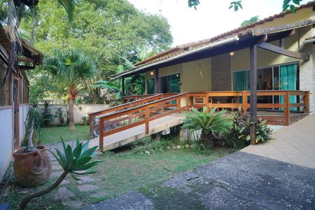 Casa para alugar com 360m², 4 quartos e 3 vagas Casa para alugar com 360m², 4 quartos e 3 vagasQuintal