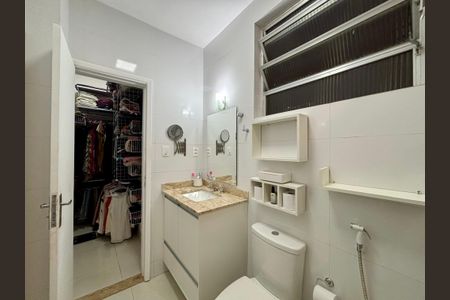 Apartamento à venda com 52m², 2 quartos e sem vagaSuíte - banheiro