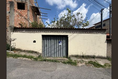Casa para alugar com 300m², 3 quartos e 2 vagasFachada