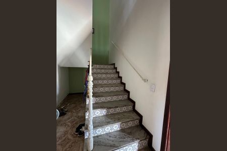 Casa de condomínio à venda com 460m², 4 quartos e 4 vagasEscada