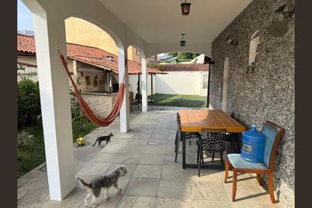 Casa de condomínio à venda com 460m², 4 quartos e 4 vagasQuintal