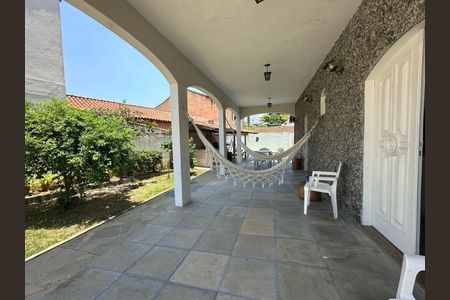 Casa de condomínio à venda com 460m², 4 quartos e 4 vagasQuintal