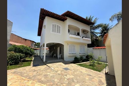 Casa de condomínio à venda com 460m², 4 quartos e 4 vagasFachada