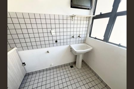 Apartamento à venda com 68m², 3 quartos e 1 vagaÁrea de Serviço