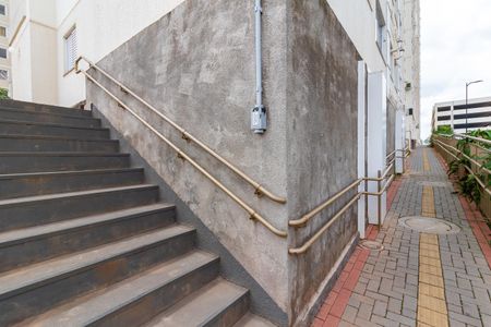 Apartamento para alugar com 44m², 2 quartos e 1 vagaEscada de Acesso