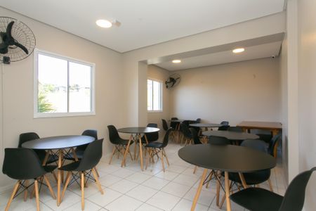 Apartamento para alugar com 42m², 2 quartos e 1 vaga Apartamento para alugar com 42m², 2 quartos e 1 vagaÁrea comum - Salão de festas