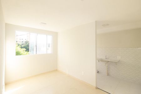 Sala de apartamento para alugar com 2 quartos, 38m² em Cosmos, Rio de Janeiro