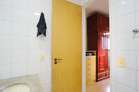 Apartamento à venda com 74m², 3 quartos e 1 vagaBanheiro da Suíte