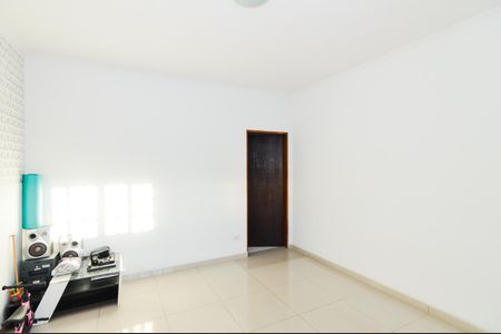 Casa à venda com 200m², 2 quartos e 7 vagasQuarto 2