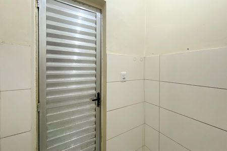Banheiro de kitnet/studio para alugar com 1 quarto, 40m² em São Geraldo, Belo Horizonte
