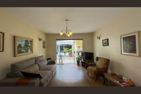 Casa à venda com 280m², 3 quartos e 4 vagasSala