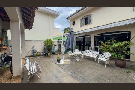 Casa à venda com 280m², 3 quartos e 4 vagasQuintal