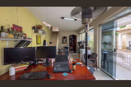 Casa à venda com 280m², 3 quartos e 4 vagasEscritório