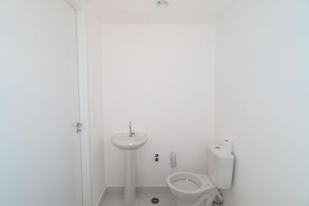 Banheiro de apartamento à venda com 1 quarto, 29m² em Jardim Itacolomi, São Paulo