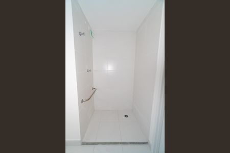 Banheiro de apartamento à venda com 1 quarto, 29m² em Jardim Itacolomi, São Paulo