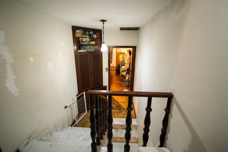 Casa à venda com 170m², 3 quartos e 2 vagasEscada
